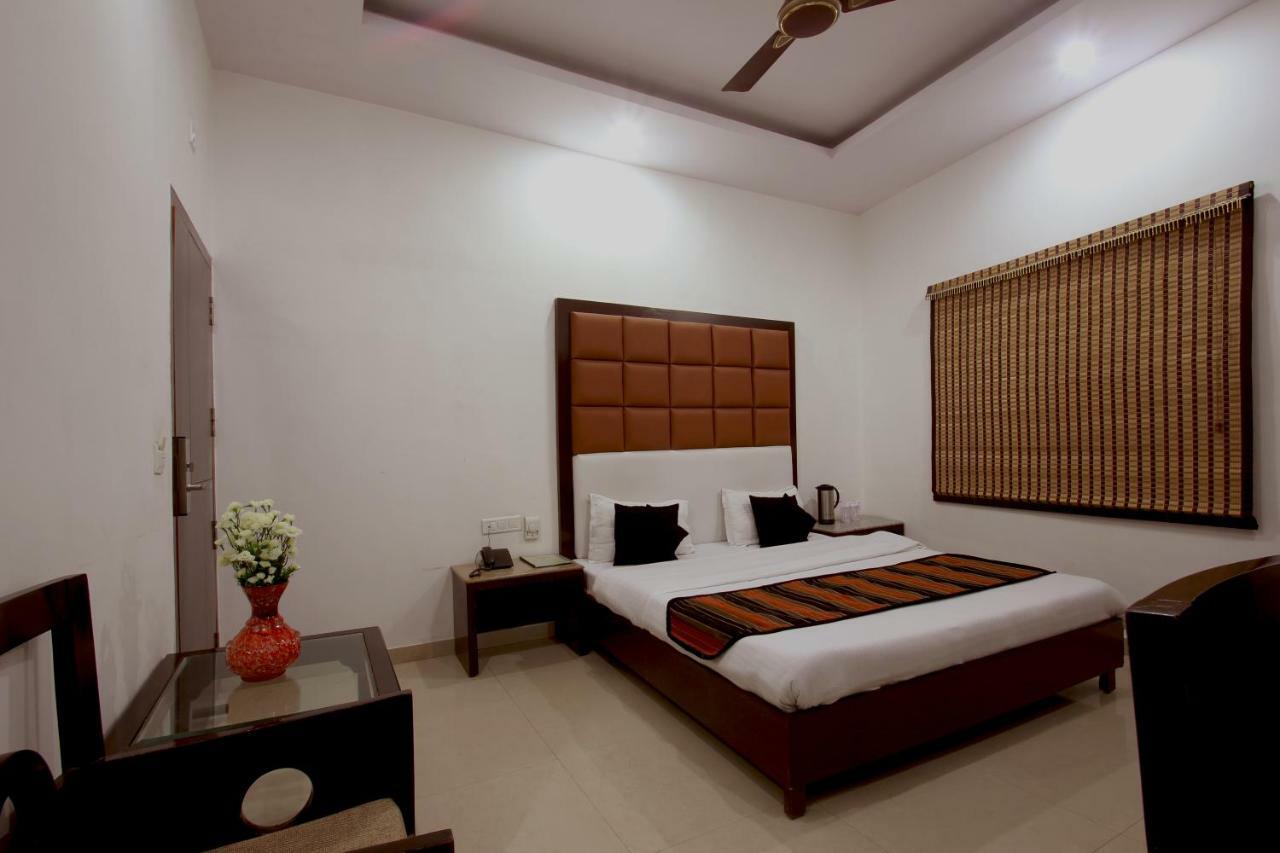 Hotel Mohan International New Delhi Eksteriør billede