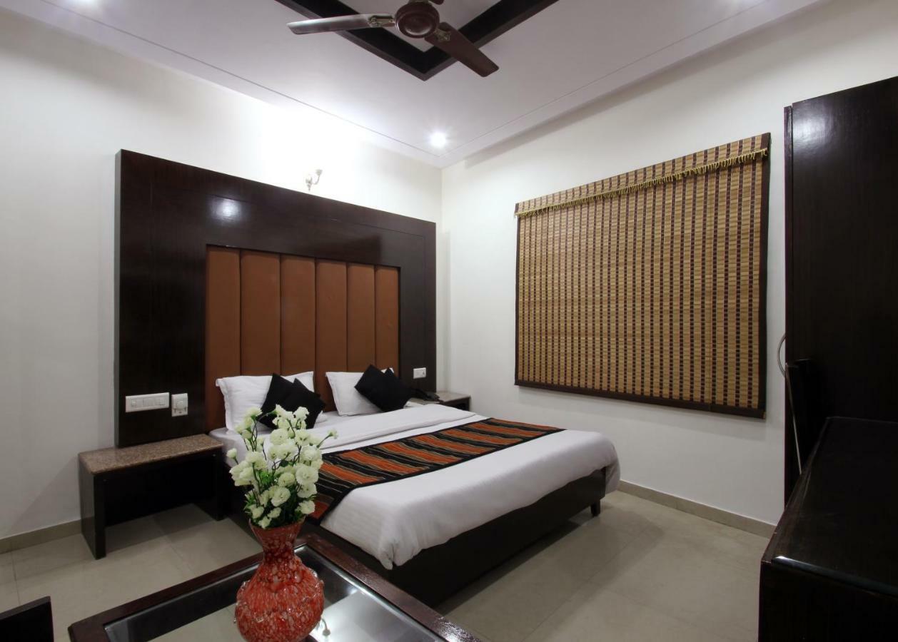 Hotel Mohan International New Delhi Eksteriør billede
